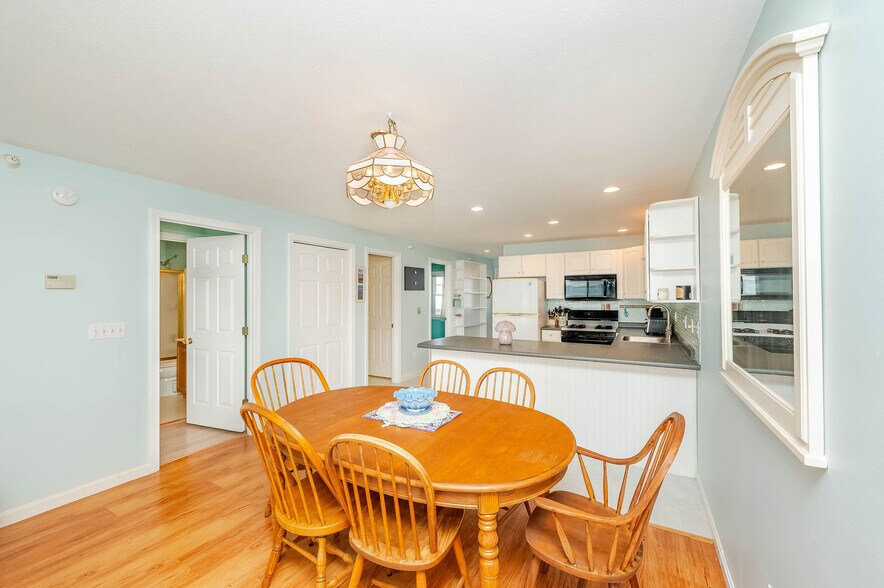 Building Photo - 790 York St