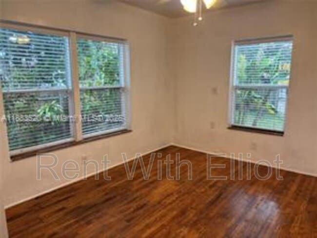 Building Photo - 1842 Funston St