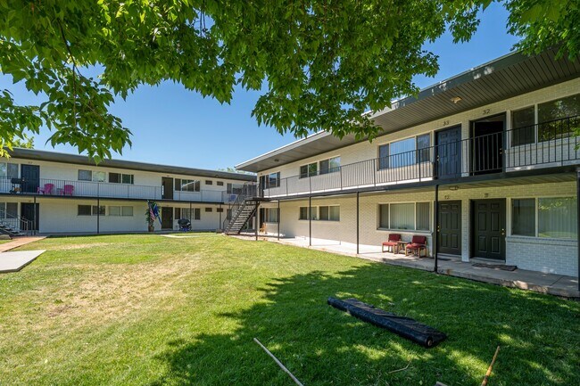 Building Photo - 2174 S 300 E