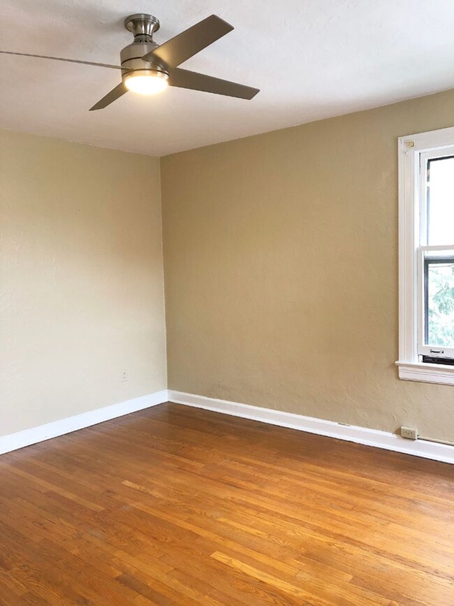 Building Photo - One Bedroom In Shadyside