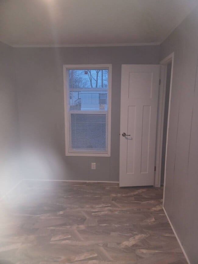 Building Photo - 1214 Roseport Rd