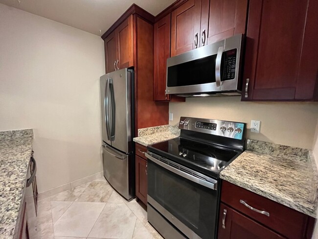 Building Photo - Gorgeous Updated Shelter Creek Condo Avail...