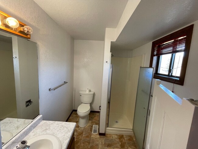 Building Photo - Spacious Condo in West Billings with a tennis court, basketball court & pool!