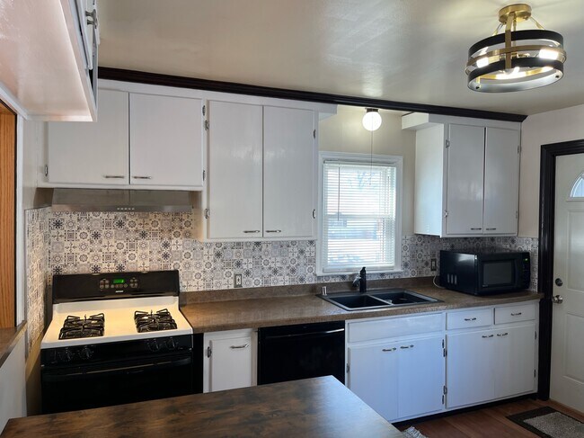 Building Photo - 8634 W Burleigh St