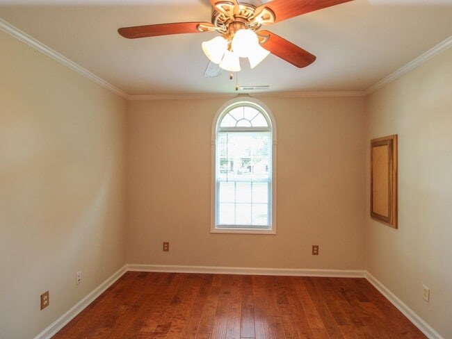 Building Photo - Convenient 2 bed 1 bath home in Athens City located near Athens State University and downtown Ath...
