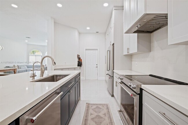 Building Photo - 3103 SW 140th Ave