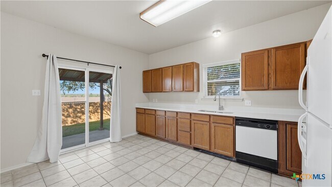 Building Photo - 821 Benning St