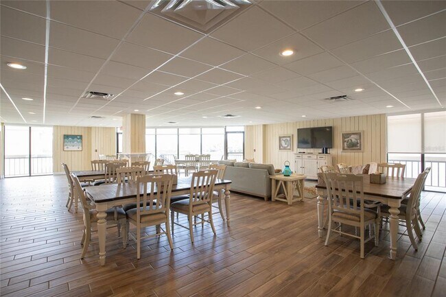 Building Photo - 6210 Sun Blvd