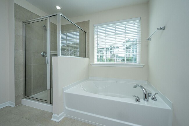 Building Photo - 201 Bigleaf Ct