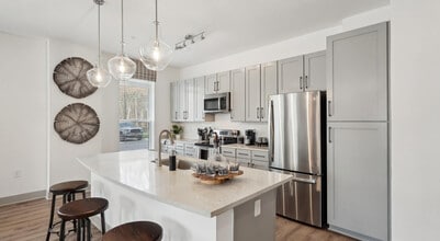 Building Photo - Vintage Raleigh West