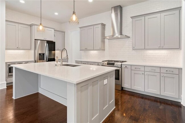 Building Photo - 871 3rd St