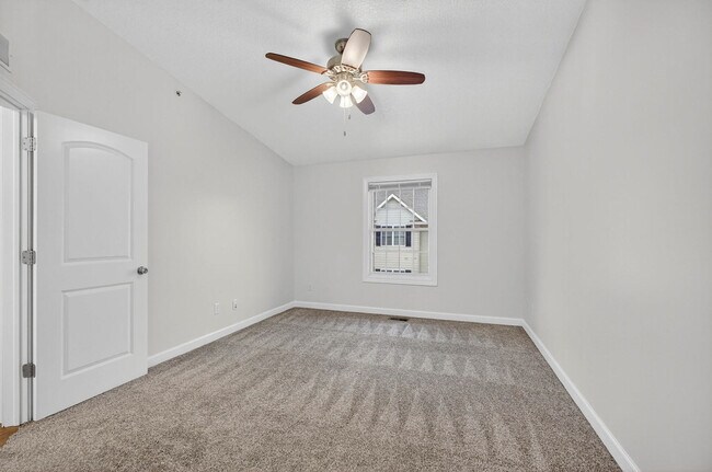 Building Photo - 220 E 37TH St