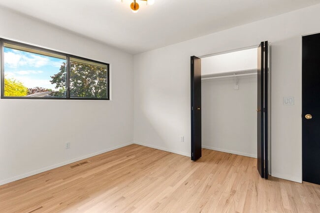 Building Photo - 1425 NW 122nd Ave