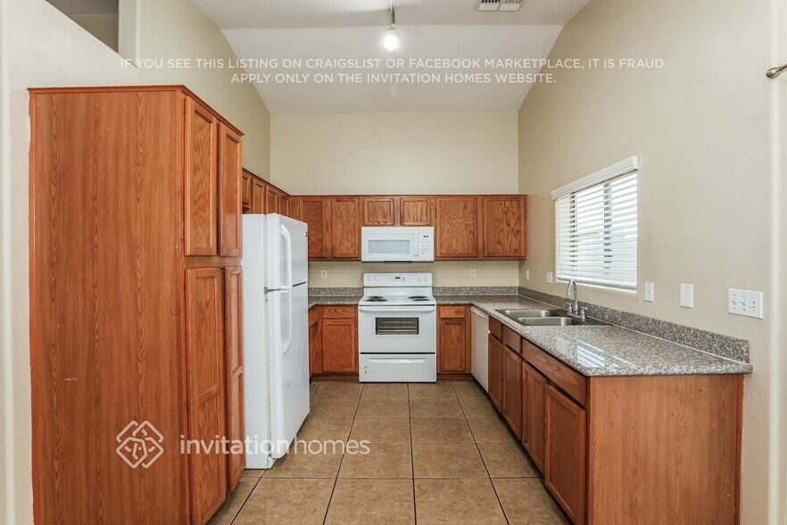 Building Photo - 1545 W Burgess Ln