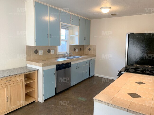 Building Photo - 1808 Remington St