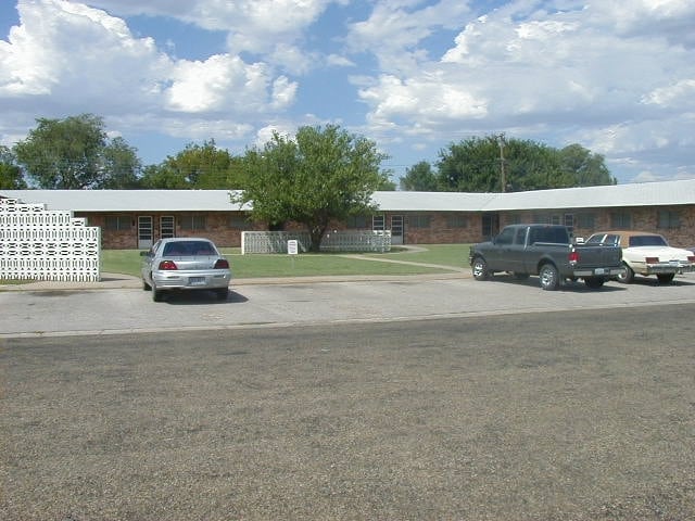 Primary Photo - Canyon Manor