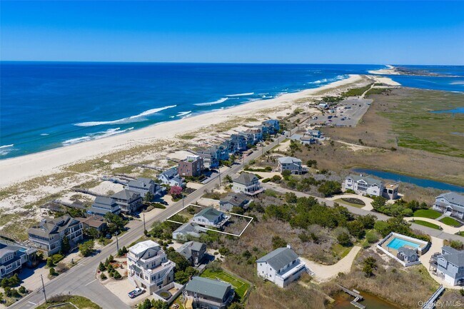 Building Photo - 898 Dune Rd