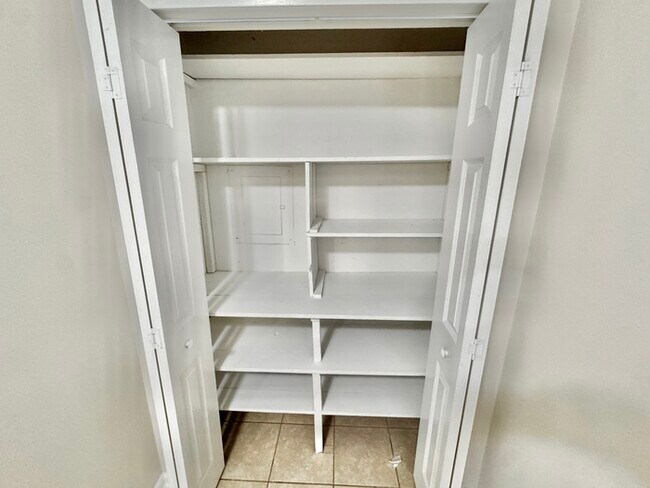 Building Photo - 6368 Leamont Dr