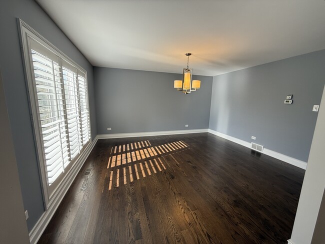 Building Photo - 551 83rd St