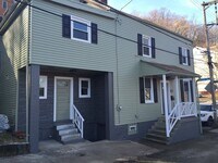 Building Photo - Beautiful South Side Renovation -- Convenience of the flats, peace and quiet of a dead end street!