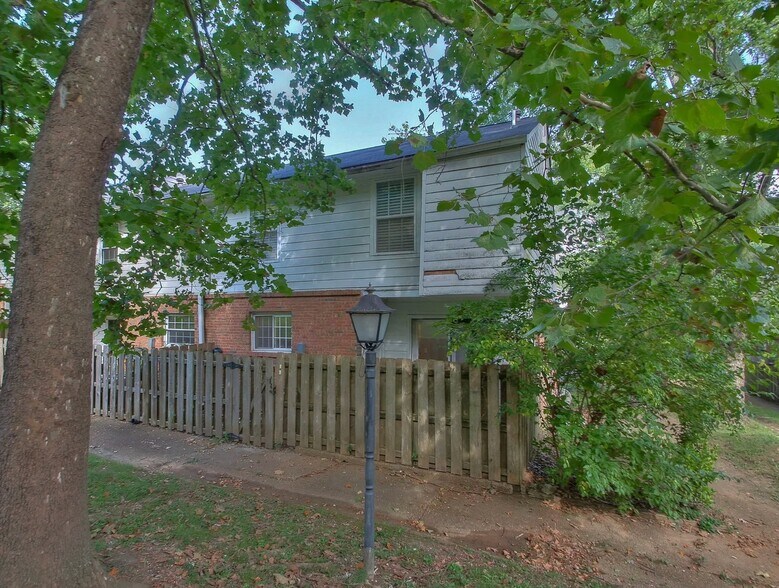 Building Photo - 5510 Country Dr