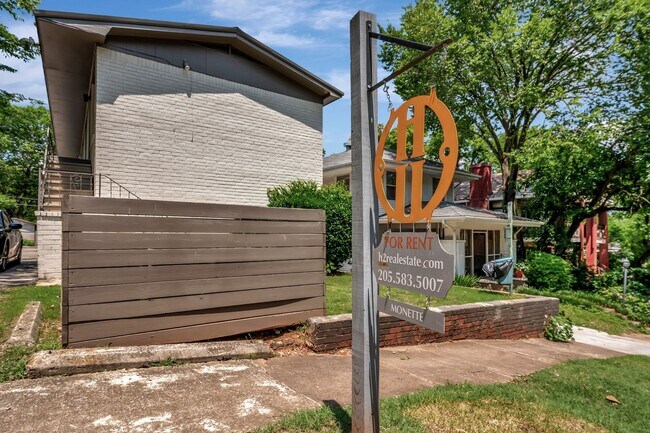 Interior Photo - Monette