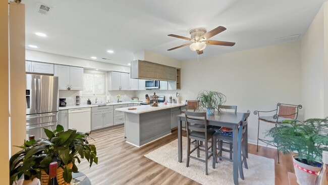 Building Photo - 2 Bed 2 Bath Condo Just Minutes from NAS Oceana Dam Neck in Virginia Beach!