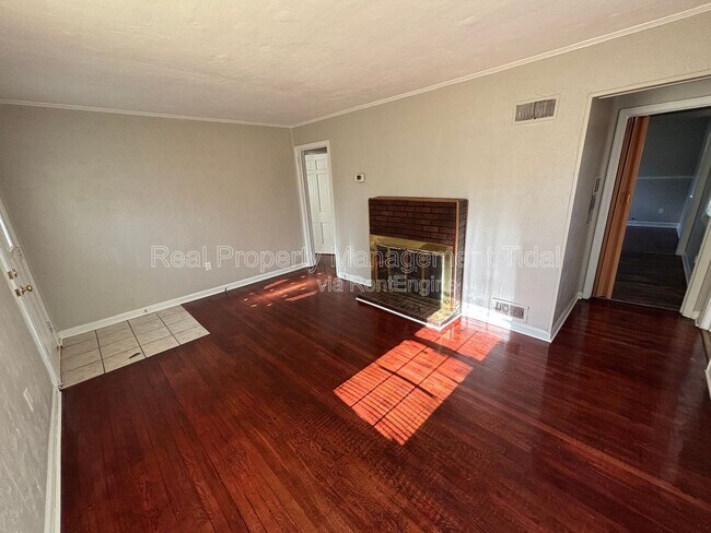 Building Photo - 1624 Rolfe Pl