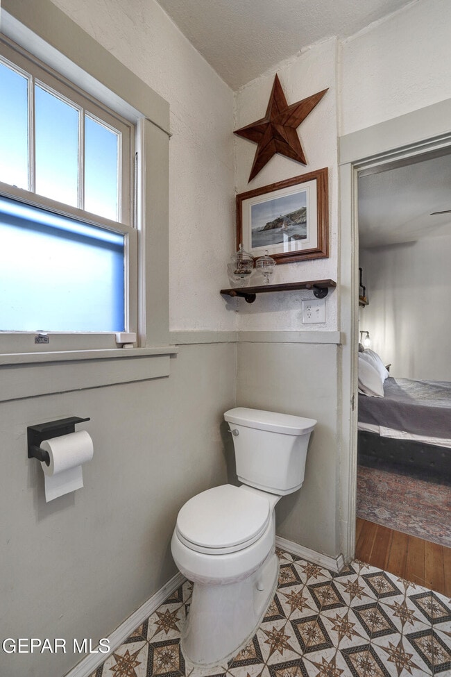 Building Photo - 2901 Grant Ave