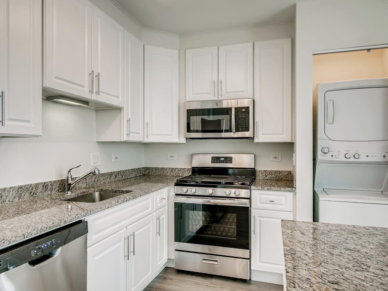 Building Photo - 33 W Ontario St