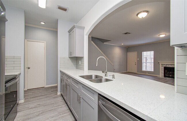 Building Photo - 3088 Holly Hall St