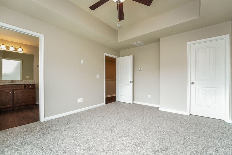 Building Photo - 3261 Pennington Dr