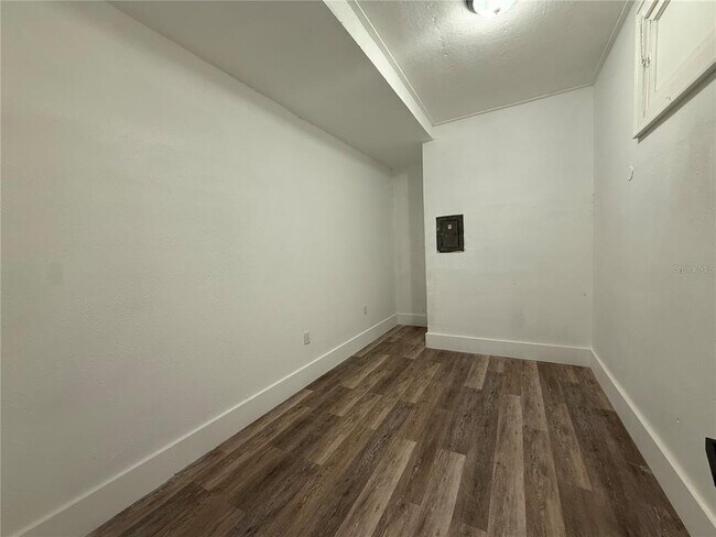 Building Photo - 730 W Central Ave