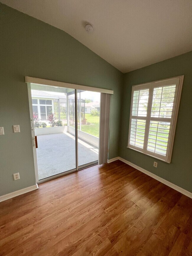 Building Photo - Gorgeous 3 bedroom, two bathroom home in 5...