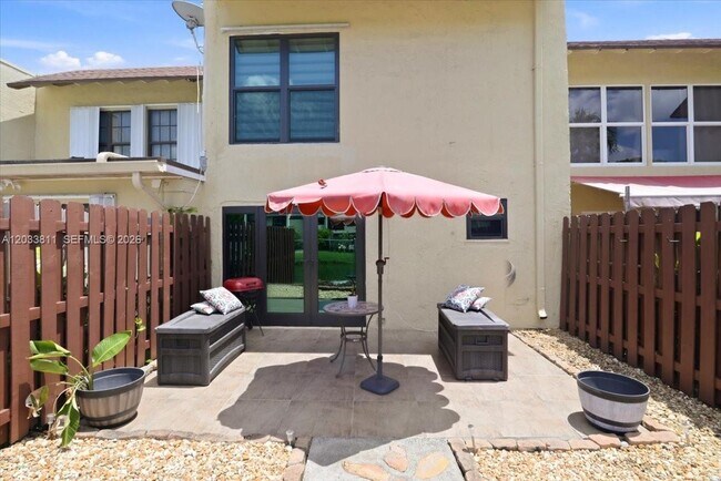 Building Photo - 8008 SW 103rd Ave