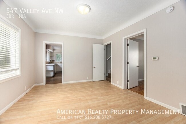 Building Photo - 547 Valley Ave NW