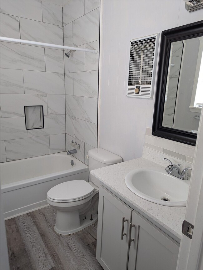 Building Photo - 1311 1/2 21st St