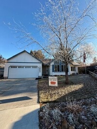 Building Photo - Lovely NE 3 Bedroom Home w/Large Yard & Mowing Included!