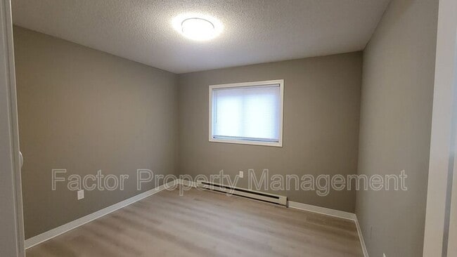 Building Photo - 418 Allan Ave