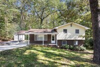 Building Photo - 601 Oakdale Rd