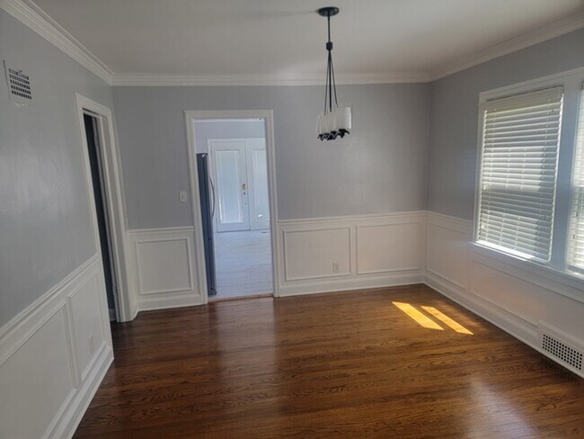Building Photo - Cape Cod 3bed 1.5 bath in Westwood Hills, KS