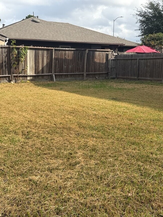 Building Photo - 16410 Amy Ridge Rd