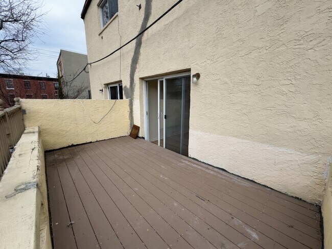 Building Photo - 2036 Wallace St