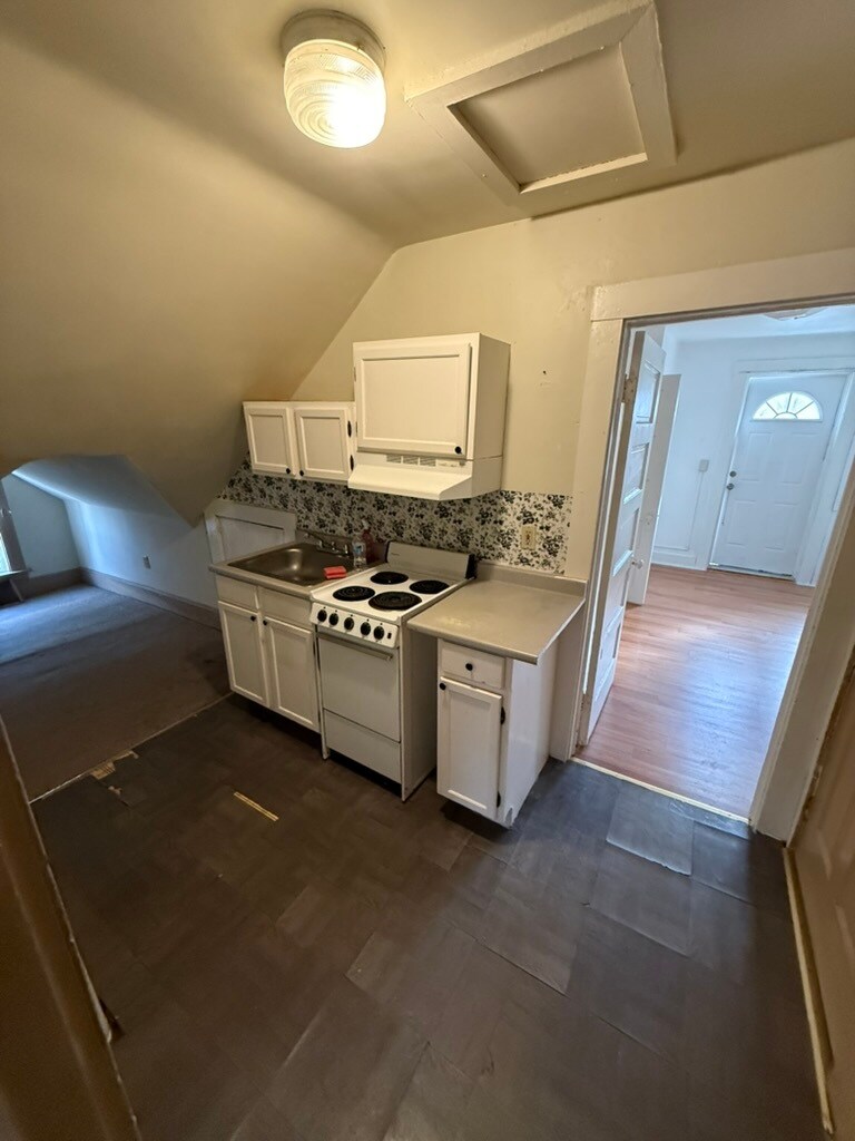 Building Photo - 353 Park St