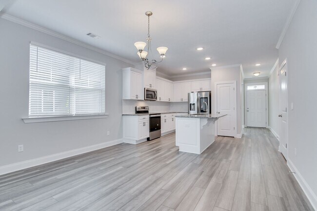 Building Photo - 3 Bedroom 2 Bathroom Ranch