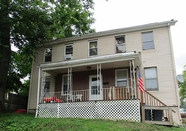 Building Photo - 421 Schiller St