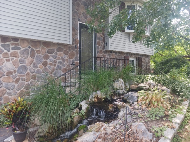 Building Photo - 801 Pinetree Way