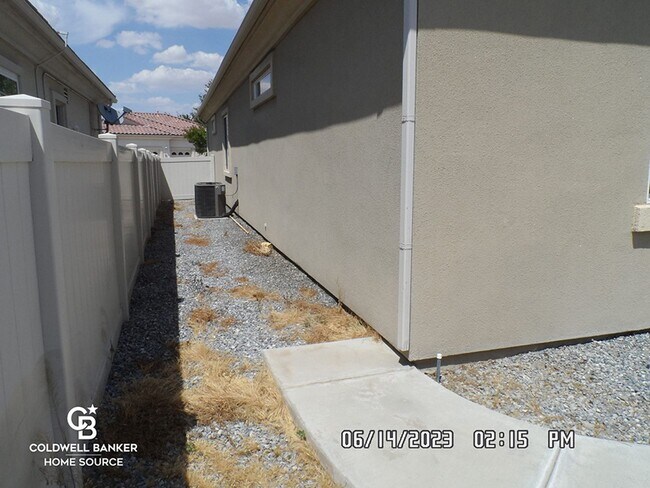 Building Photo - Sun City 55+ Gated Community, Golf Course, Clubhouse, 2 Bedroom, 2.5 Bathrooms, 2.5 Car Garage, 2...