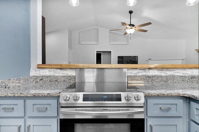 Building Photo - 2642 Barefoot Creek Cir