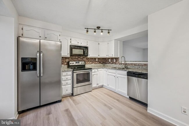 Primary Photo - 29 Wagon Wheel Dr